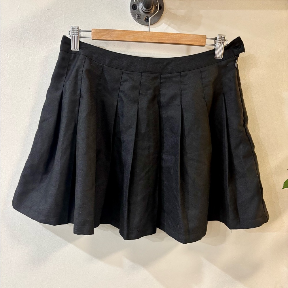 Forever 21 Short Black Pleated Skirt